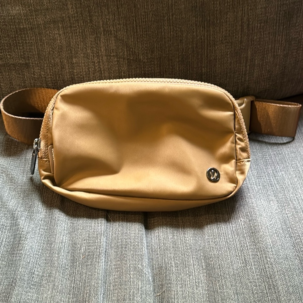 Lululemon Everywhere Belt Bag Allspice